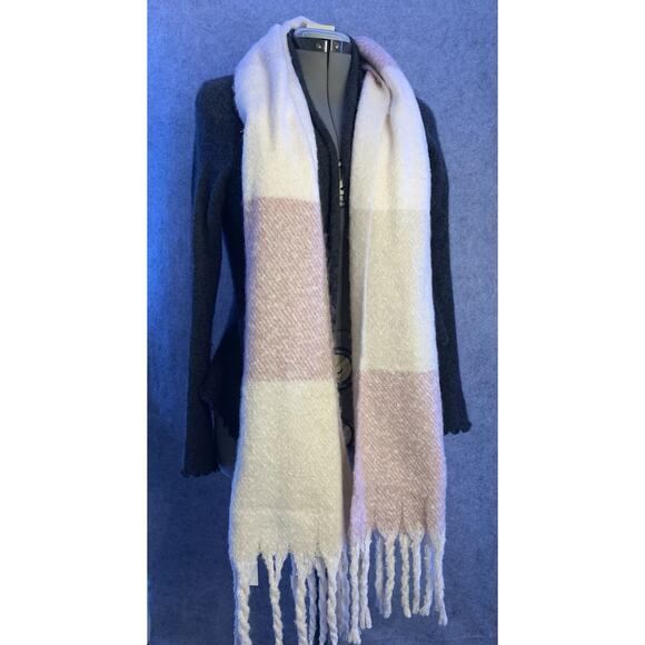 NWT Gentle Fawn Scarf Shawl Wrap Fringe Women’s One Size Pink Cream White Boho - Picture 8 of 13